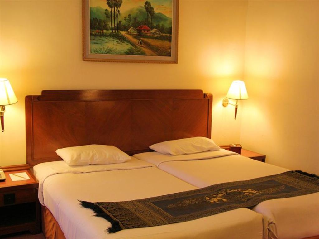 Holiday Villa Hotel City Centre Phnom Penh Zimmer foto