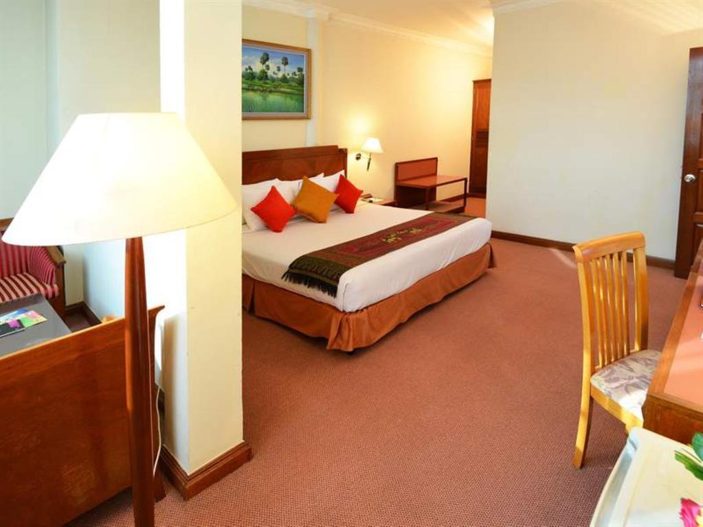Holiday Villa Hotel City Centre Phnom Penh Zimmer foto