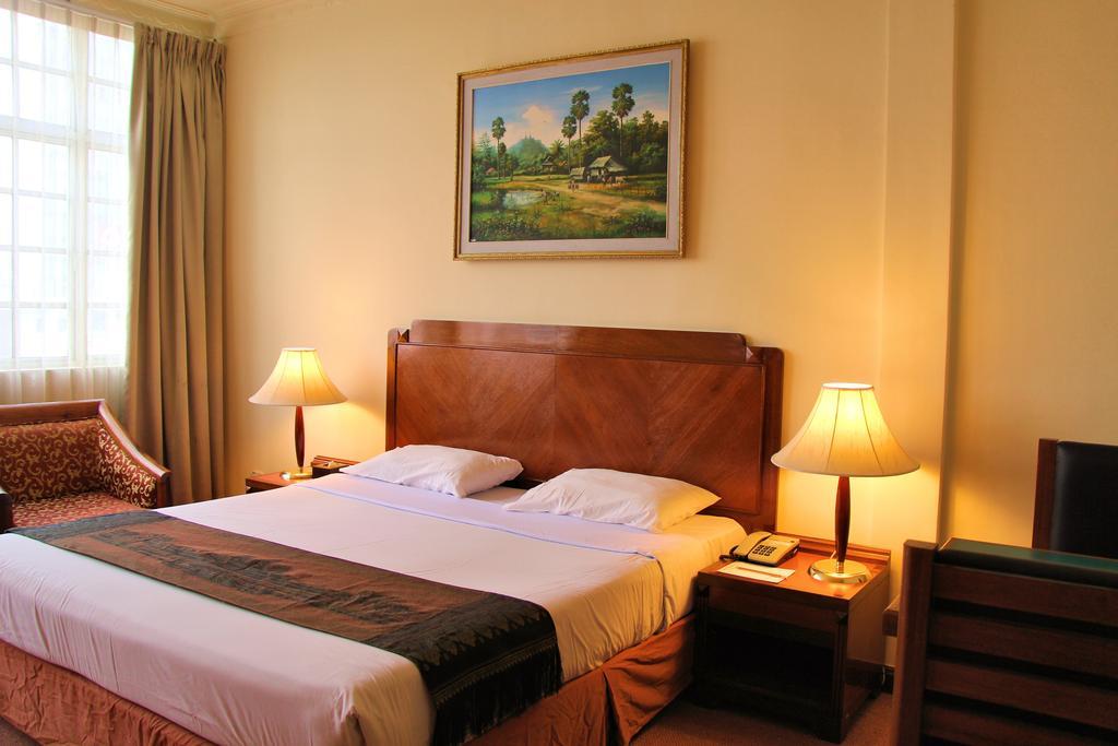 Holiday Villa Hotel City Centre Phnom Penh Exterior foto