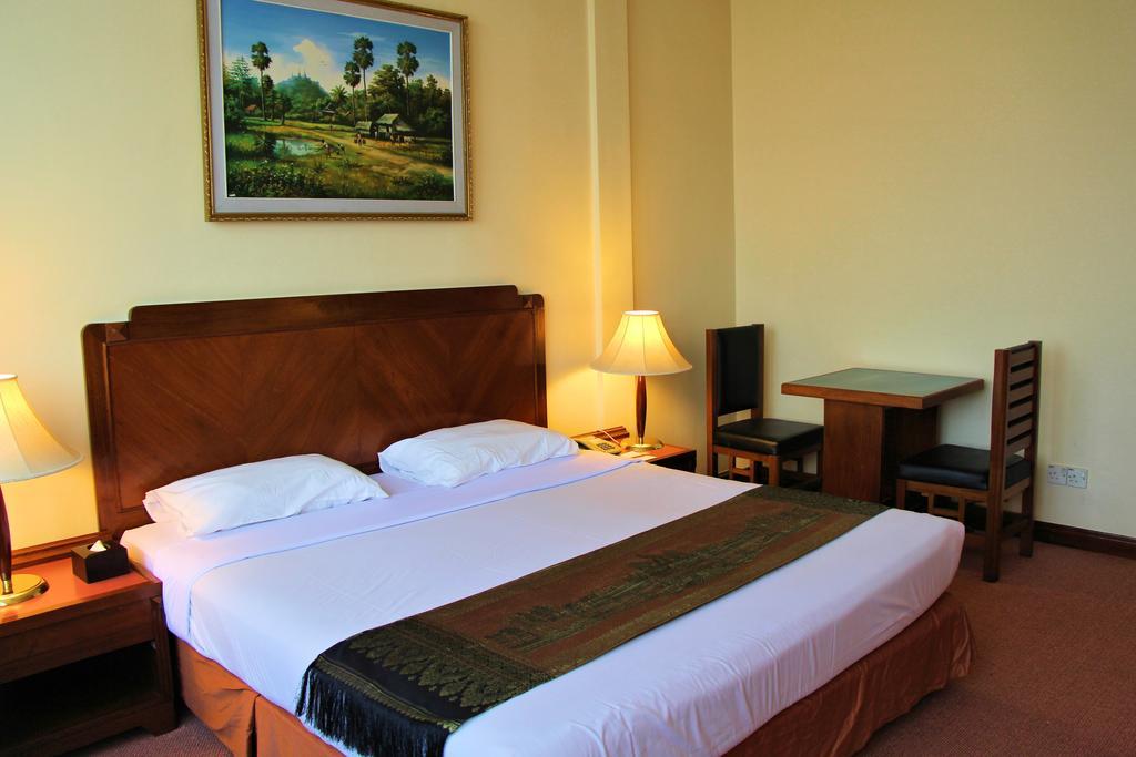 Holiday Villa Hotel City Centre Phnom Penh Zimmer foto
