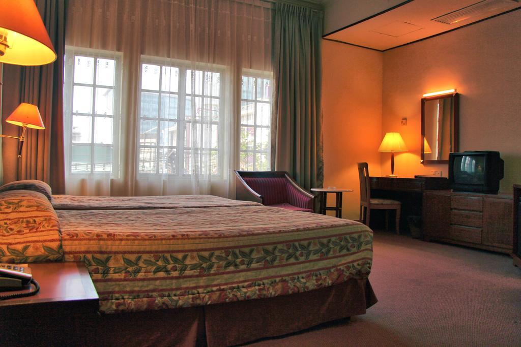 Holiday Villa Hotel City Centre Phnom Penh Zimmer foto
