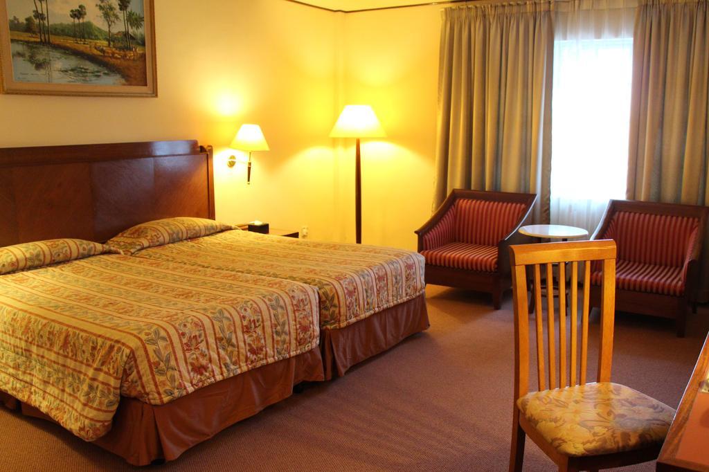 Holiday Villa Hotel City Centre Phnom Penh Zimmer foto