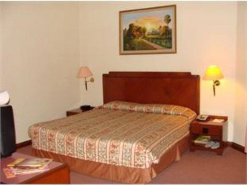 Holiday Villa Hotel City Centre Phnom Penh Exterior foto